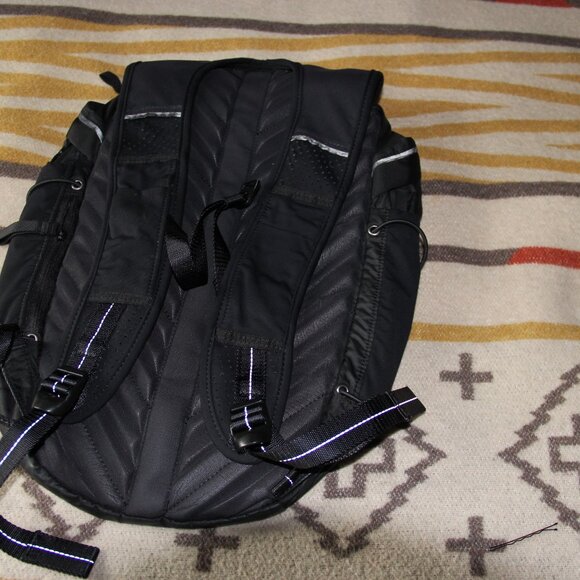 Lululemon Run All Day Backpack 13L - Picture 2 of 3